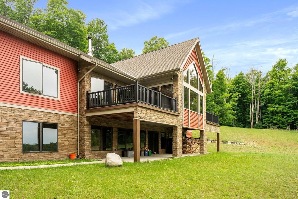 Image 17 of property listing at 125 W Lakeview, Levering, MI 49755