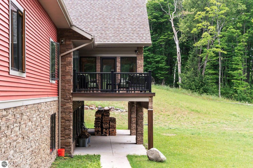 Image 18 of property listing at 125 W Lakeview, Levering, MI 49755