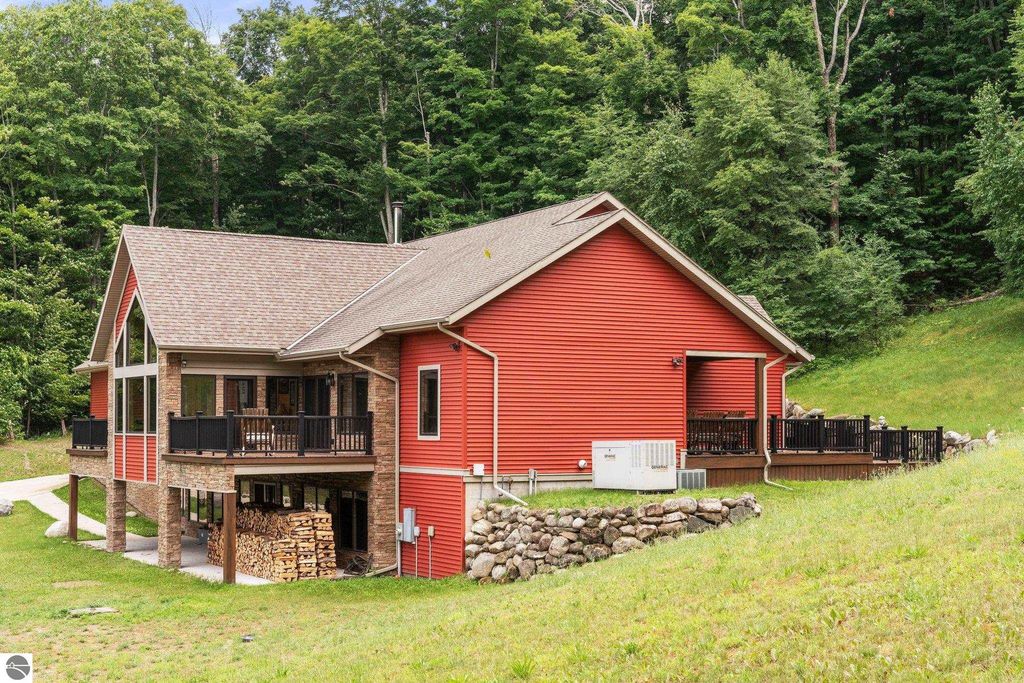 Image 19 of property listing at 125 W Lakeview, Levering, MI 49755