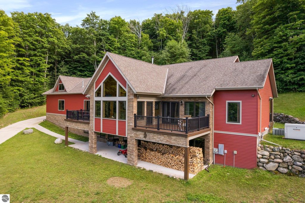 Image 4 of property listing at 125 W Lakeview, Levering, MI 49755