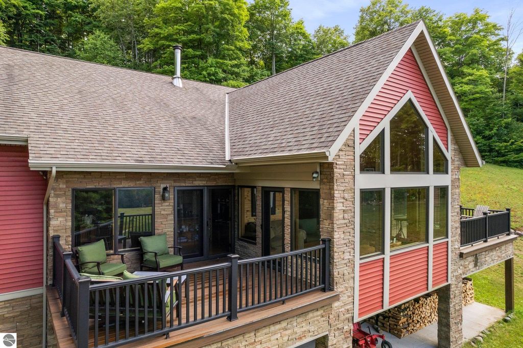 Image 6 of property listing at 125 W Lakeview, Levering, MI 49755