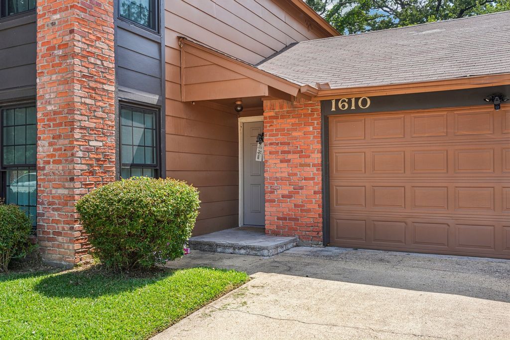 1610 Brentwood Drive, Irving, TX 75061 — photo 2