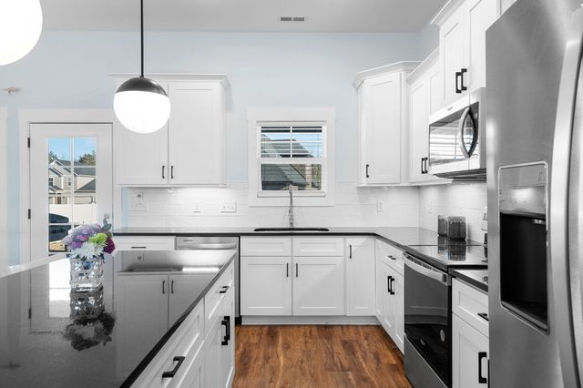 10111 Crookedhorn Ct, Bell Buckle, TN 37020