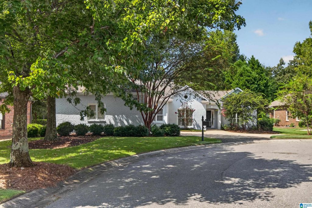 922 CALEDONIAN WAY, Vestavia Hills, AL 35242