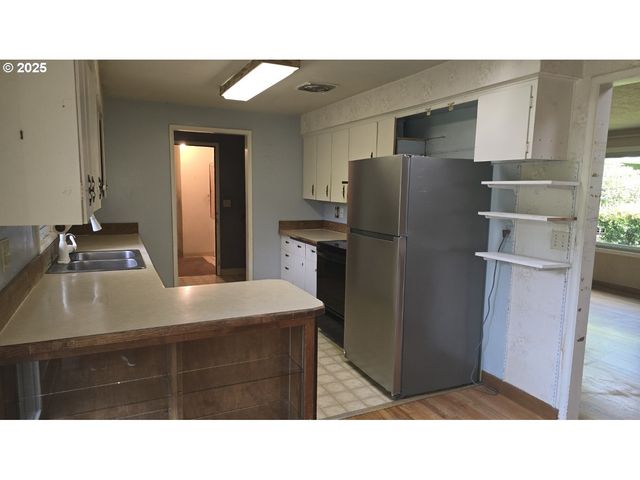 19520 Sw KINNAMAN Rd, Beaverton, OR 97078