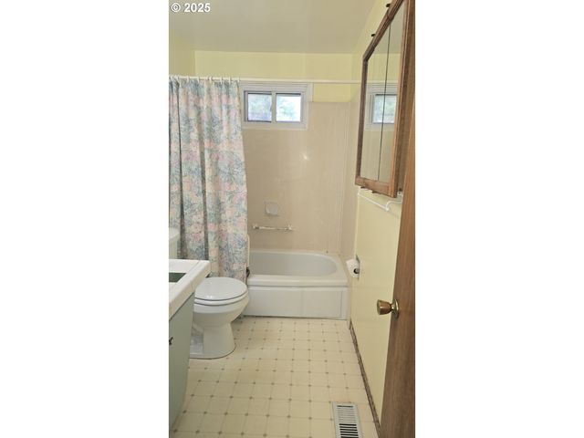 19520 Sw KINNAMAN Rd, Beaverton, OR 97078
