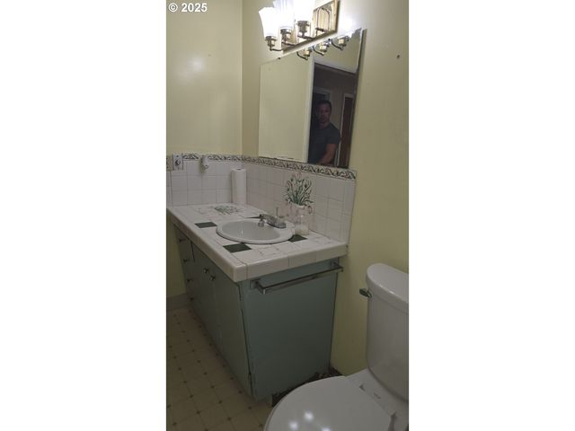 19520 Sw KINNAMAN Rd, Beaverton, OR 97078