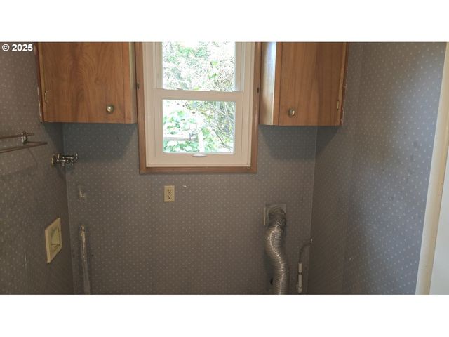 19520 Sw KINNAMAN Rd, Beaverton, OR 97078