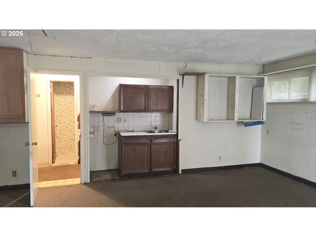 19520 Sw KINNAMAN Rd, Beaverton, OR 97078