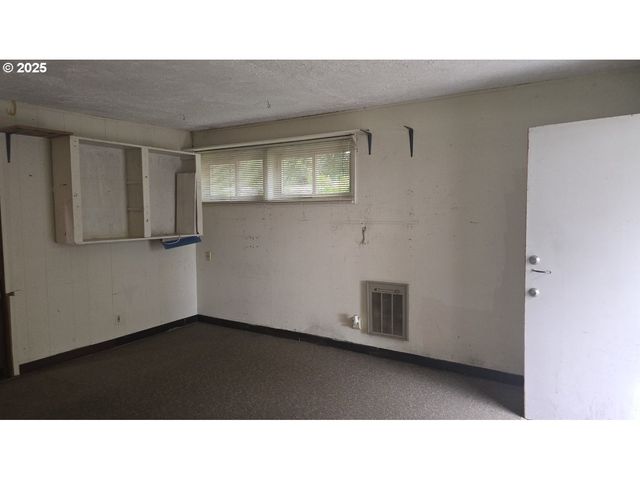 19520 Sw KINNAMAN Rd, Beaverton, OR 97078