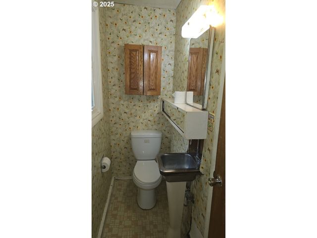 19520 Sw KINNAMAN Rd, Beaverton, OR 97078