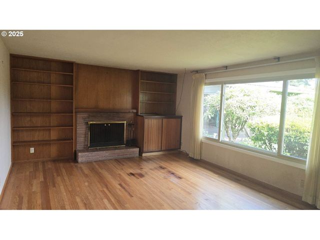 19520 Sw KINNAMAN Rd, Beaverton, OR 97078