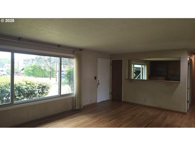 19520 Sw KINNAMAN Rd, Beaverton, OR 97078