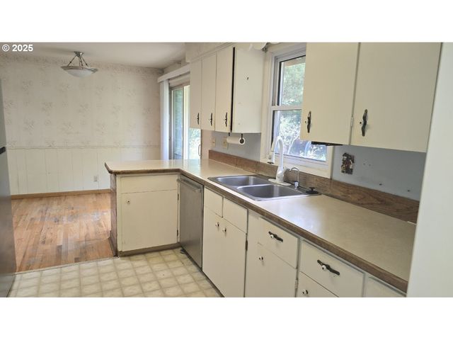 19520 Sw KINNAMAN Rd, Beaverton, OR 97078