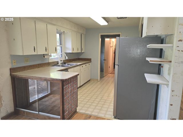 19520 Sw KINNAMAN Rd, Beaverton, OR 97078