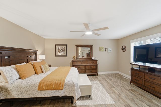 4908 Stream Side Circle, Des Moines, IA 50317