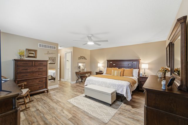 4908 Stream Side Circle, Des Moines, IA 50317