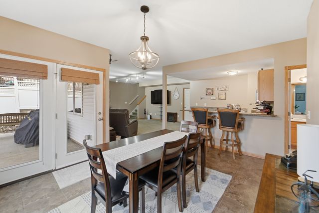 4908 Stream Side Circle, Des Moines, IA 50317