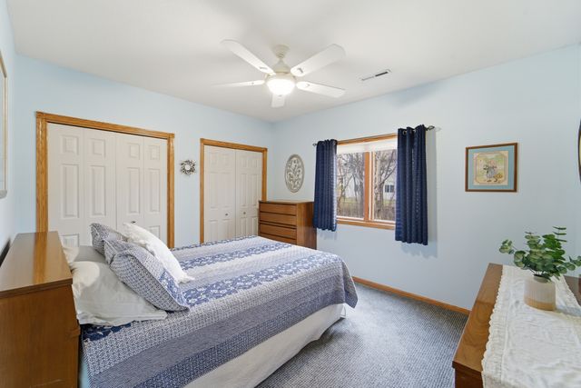 4908 Stream Side Circle, Des Moines, IA 50317