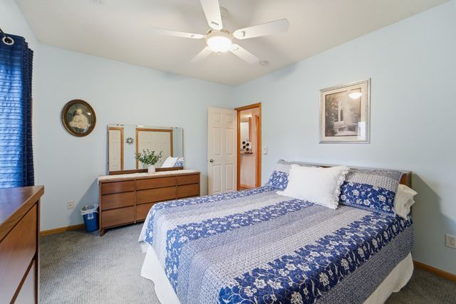 4908 Stream Side Circle, Des Moines, IA 50317