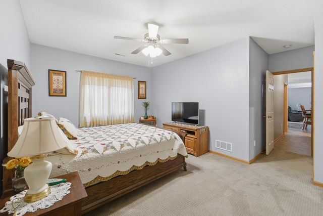 4908 Stream Side Circle, Des Moines, IA 50317