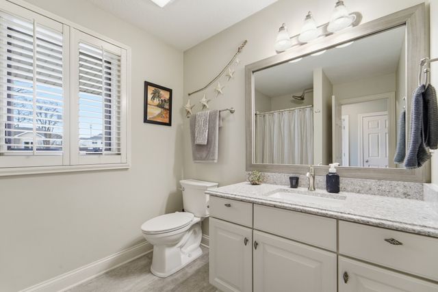 4908 Stream Side Circle, Des Moines, IA 50317