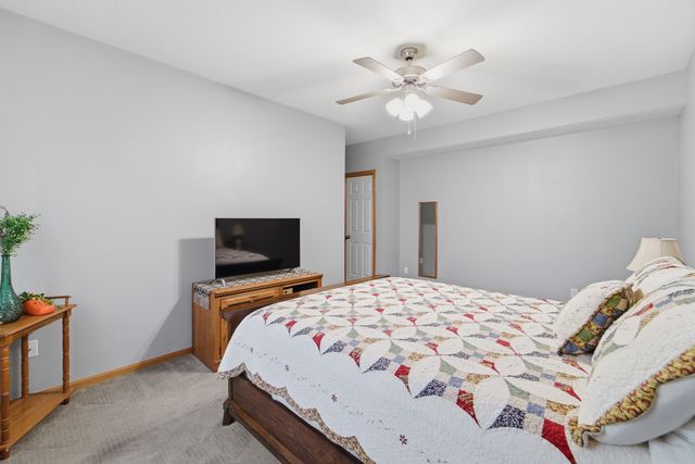 4908 Stream Side Circle, Des Moines, IA 50317