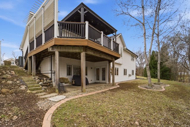 4908 Stream Side Circle, Des Moines, IA 50317