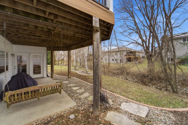 4908 Stream Side Circle, Des Moines, IA 50317