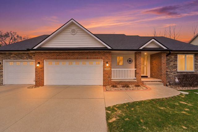 4908 Stream Side Circle, Des Moines, IA 50317