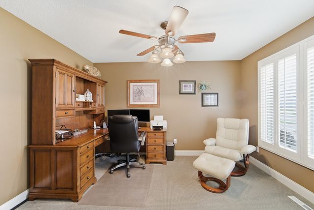 4908 Stream Side Circle, Des Moines, IA 50317