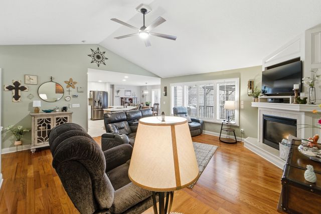 4908 Stream Side Circle, Des Moines, IA 50317