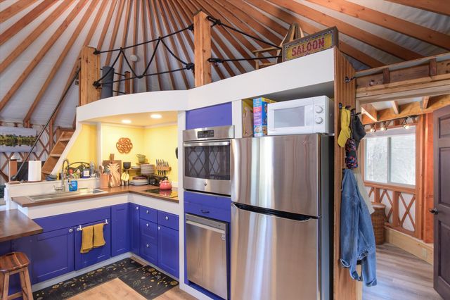 757 Weatherhead Hollow Road, Guilford, VT 05301