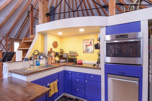 757 Weatherhead Hollow Road, Guilford, VT 05301