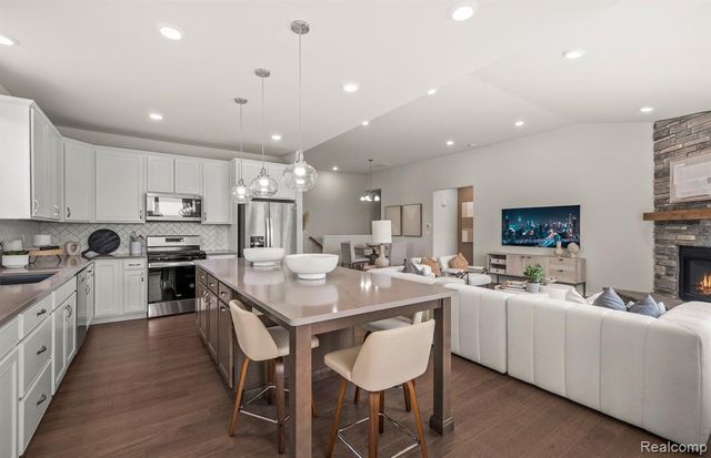 55805 Oak Pointe Drive, Shelby, MI 48315