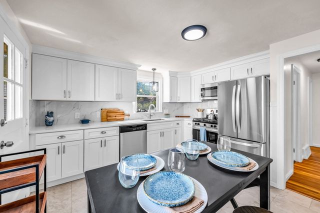 23 Schley St, Springfield, MA 01109