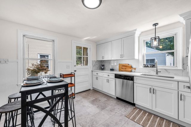 23 Schley St, Springfield, MA 01109