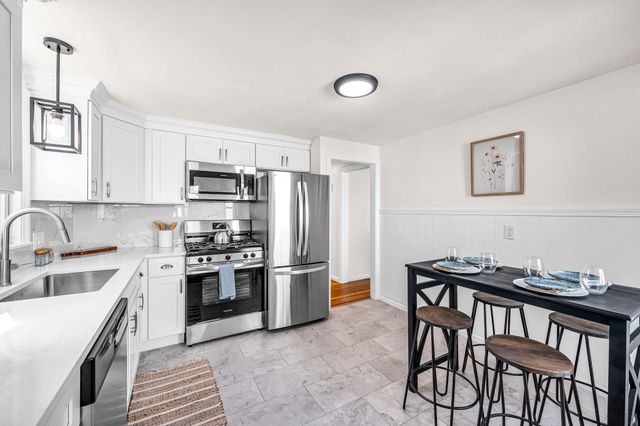 23 Schley St, Springfield, MA 01109