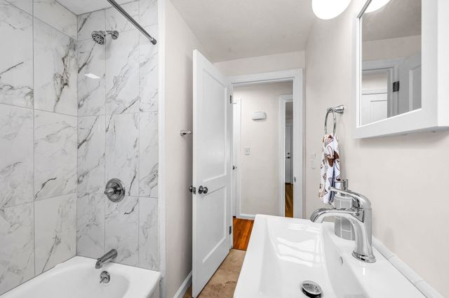 23 Schley St, Springfield, MA 01109