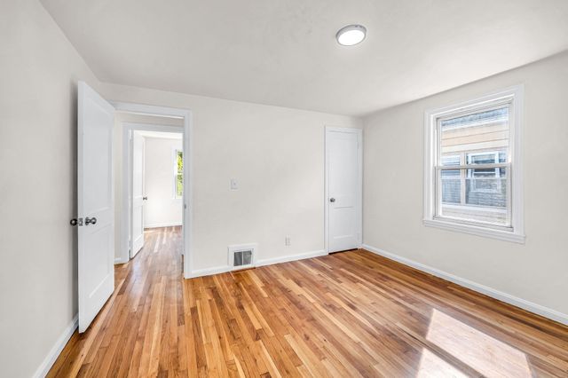 23 Schley St, Springfield, MA 01109
