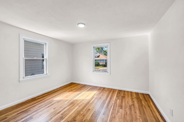 23 Schley St, Springfield, MA 01109