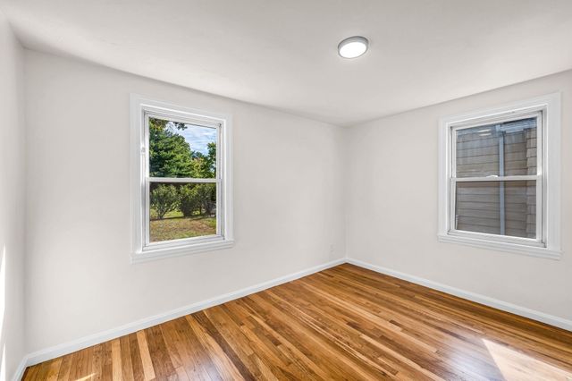 23 Schley St, Springfield, MA 01109