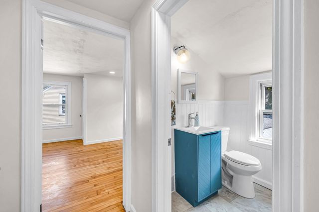 23 Schley St, Springfield, MA 01109