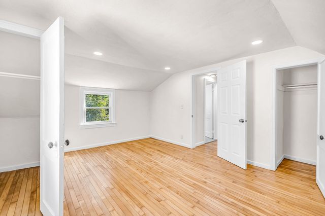 23 Schley St, Springfield, MA 01109