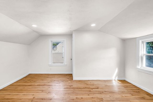 23 Schley St, Springfield, MA 01109