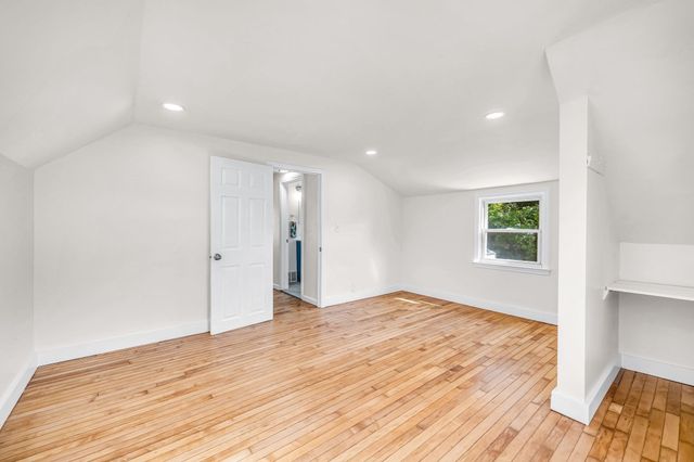 23 Schley St, Springfield, MA 01109