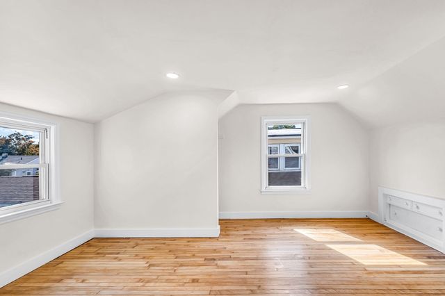 23 Schley St, Springfield, MA 01109