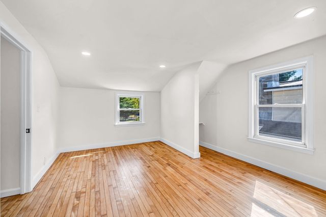 23 Schley St, Springfield, MA 01109