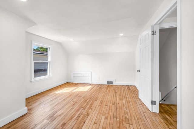 23 Schley St, Springfield, MA 01109