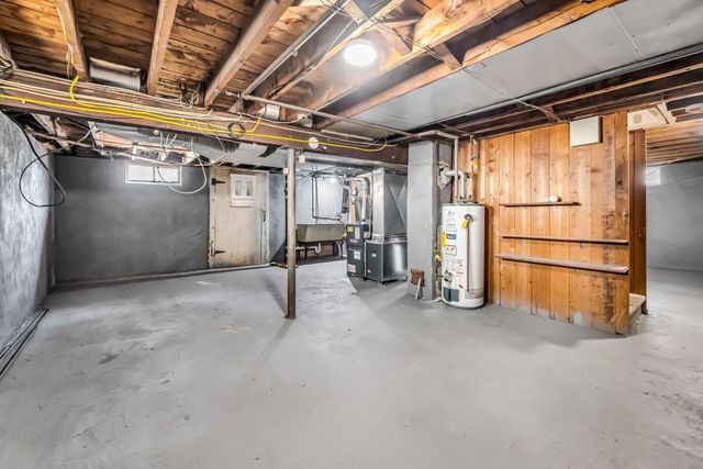 23 Schley St, Springfield, MA 01109